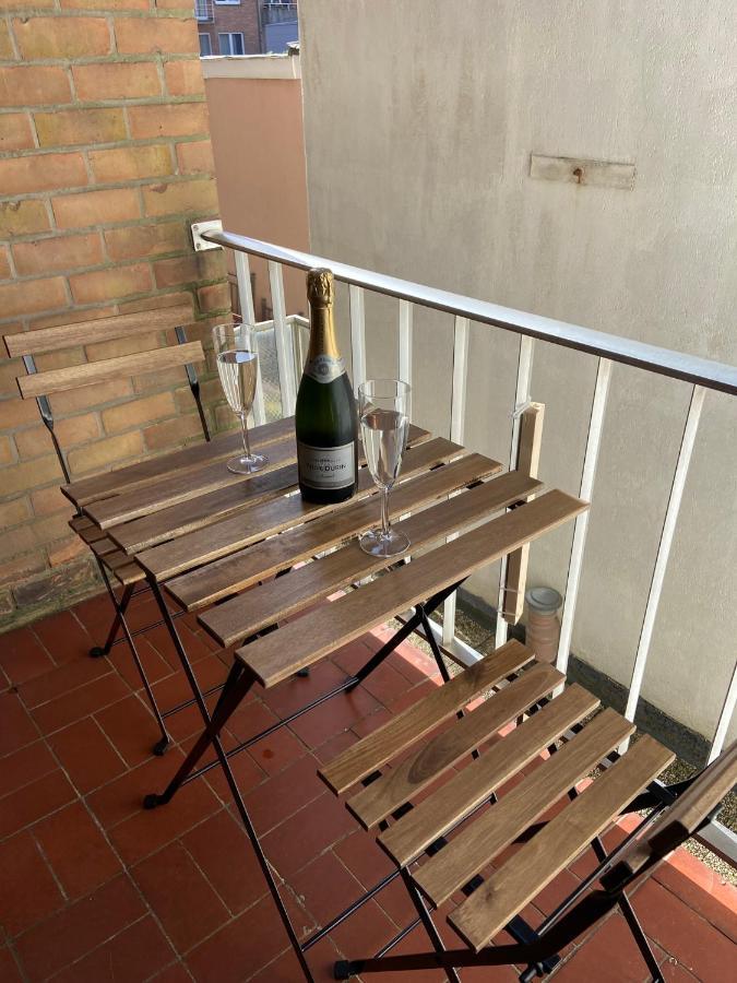 Weloveoostende - Newly Renovated Large Apartment 150M From The Beach - Including Bed Sheets And Final Clea-Ning Zewnętrze zdjęcie
