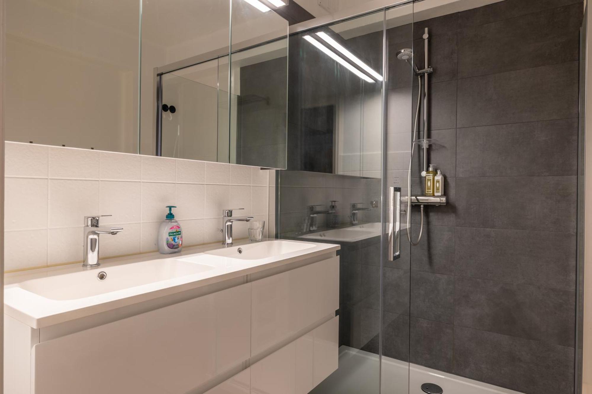 Weloveoostende - Newly Renovated Large Apartment 150M From The Beach - Including Bed Sheets And Final Clea-Ning Zewnętrze zdjęcie